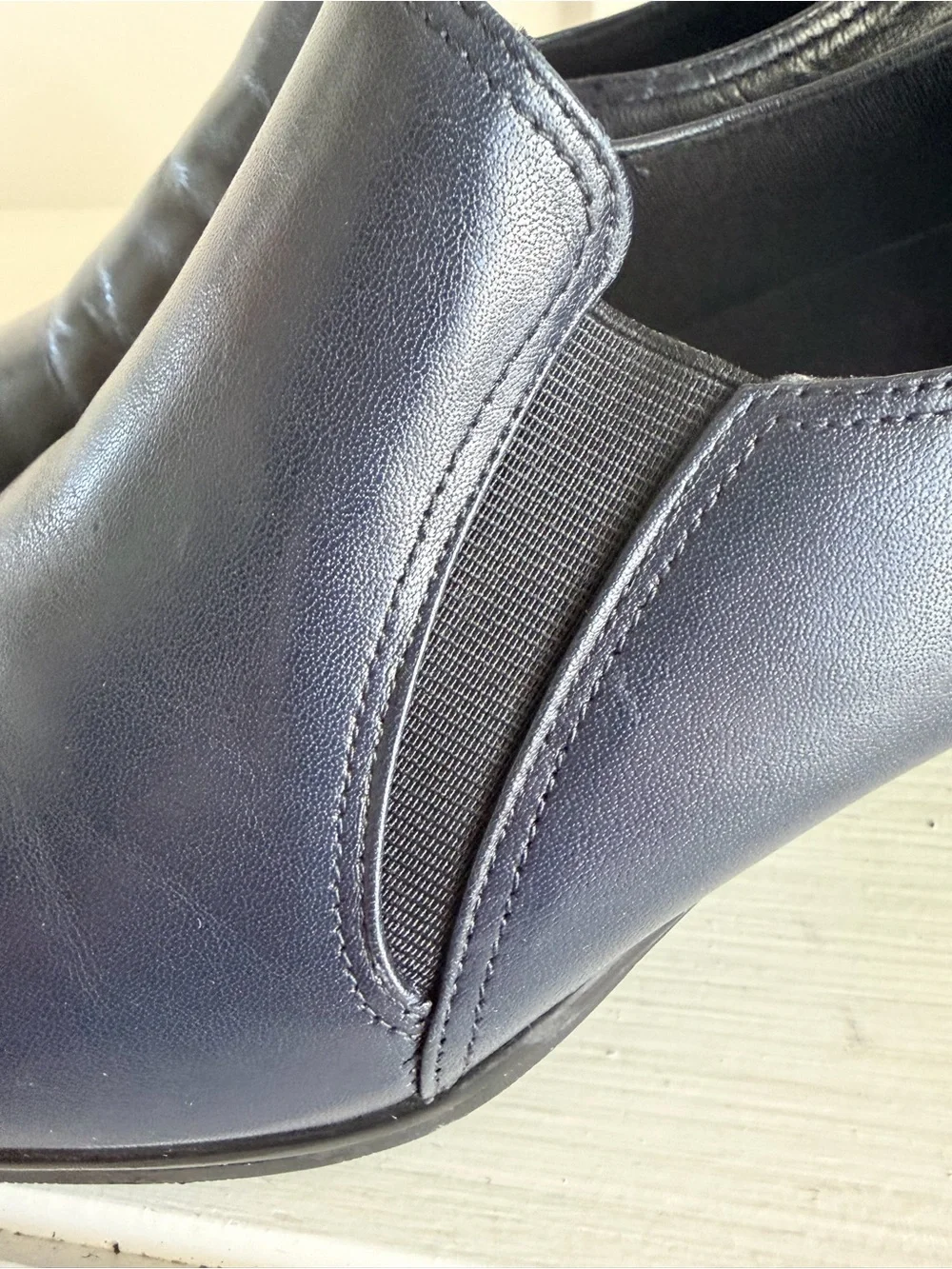 Munro American Annee Navy Blue Leather Square Toe Block Heel Pumps 5.5 LIKE NEW